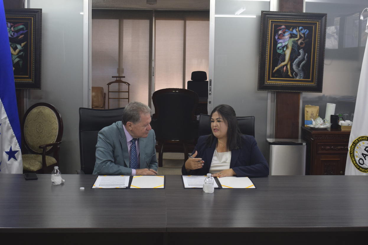 Firma del convenio entre la OABI y el MNP-CONAPREV